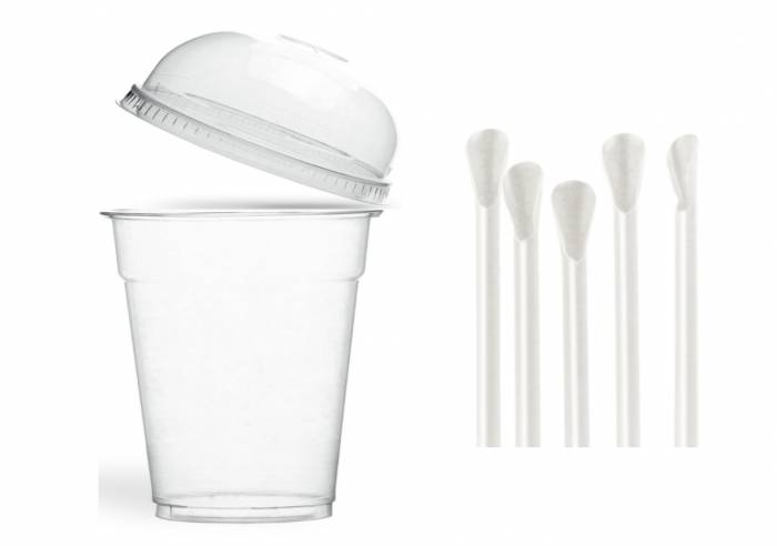smoothie cup and straws