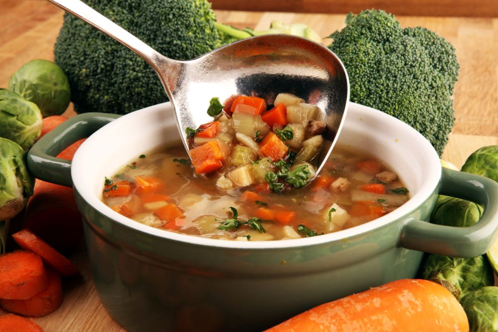  vegetable soup in a pot